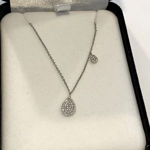 Lady’s White 14 Karat 2 Pear Chain Pendant.